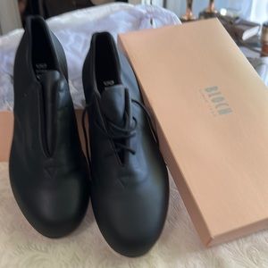 Bloch women’s black leather flex tap shoes. Size 38.5 brand new.